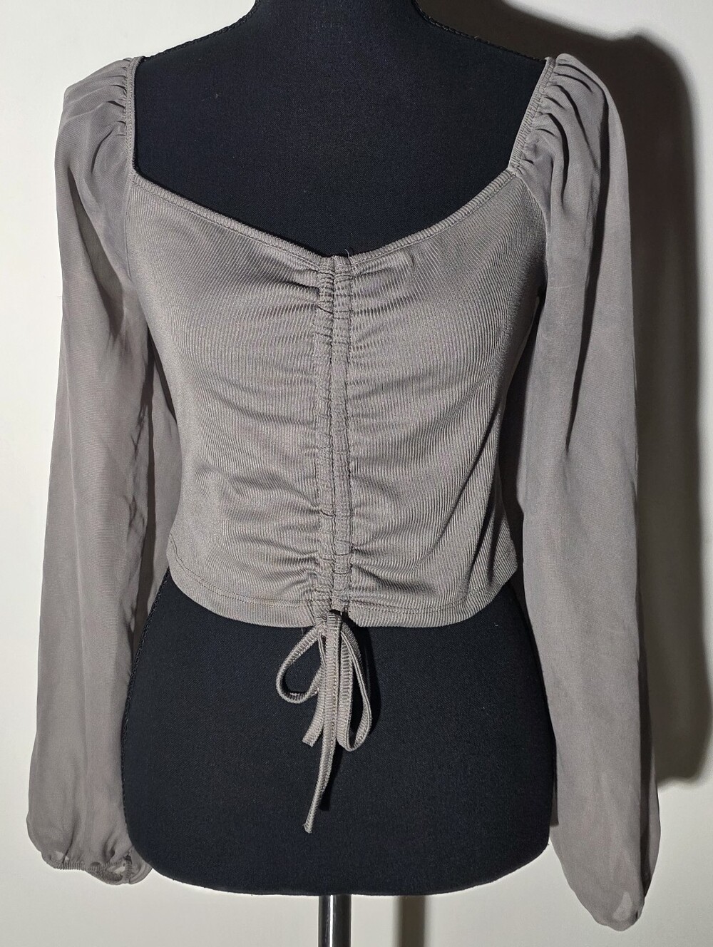 Rue21 Ruched Drawstring Long Sleeve Crop Top - Gray (Size M)